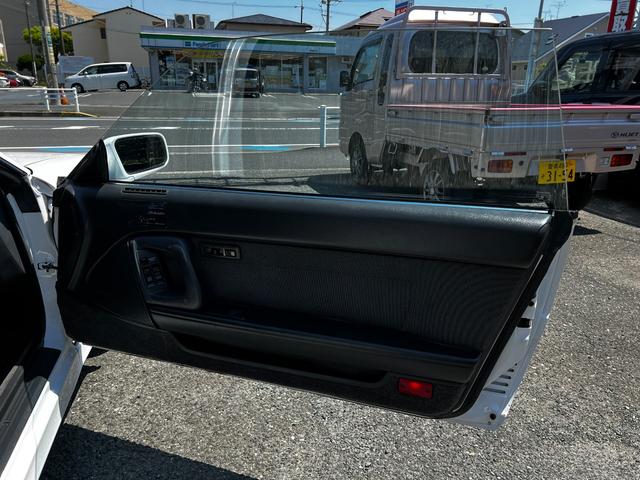 スープラ ２．５ＧＴツインターボＲ　純正５ＭＴ　純正ツインターボ（１ＪＺーＧＴＥ）　社外３ピースホイール　元色純正ホワイト→同色純正ホワイト全塗装　純正フロント左右レカロシート（33枚目）