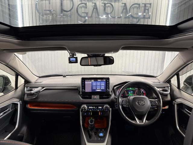 ＲＡＶ４ アドベンチャー　パノラマルーフ　パノラミックビューモニター　メーカーオプションディスプレイオーディオ　シートベンチレーション　ステアリングヒーター　ＥＴＣ２．０　純正１９インチアルミホイール（2枚目）