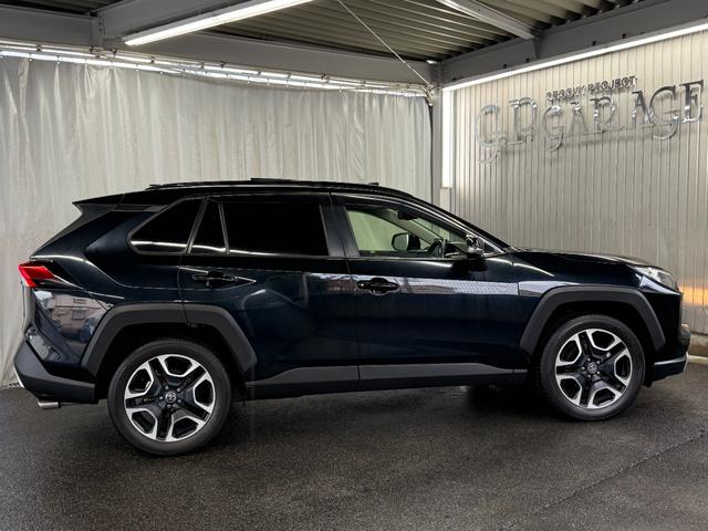 ＲＡＶ４ アドベンチャー　パノラマルーフ　パノラミックビューモニター　メーカーオプションディスプレイオーディオ　シートベンチレーション　ステアリングヒーター　ＥＴＣ２．０　純正１９インチアルミホイール（18枚目）