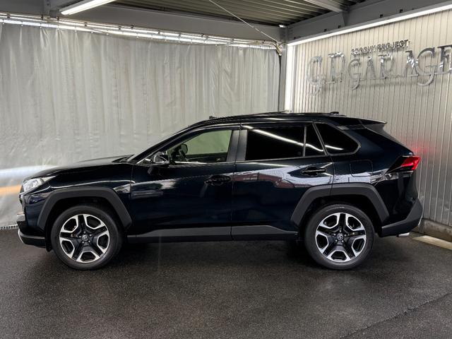 ＲＡＶ４ アドベンチャー　パノラマルーフ　パノラミックビューモニター　メーカーオプションディスプレイオーディオ　シートベンチレーション　ステアリングヒーター　ＥＴＣ２．０　純正１９インチアルミホイール（22枚目）