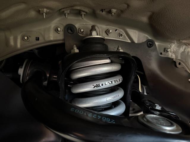 ＪＡＯＳ車高調でリフトアップ済みです。