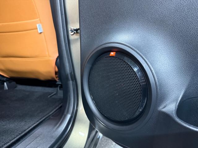 オプションＪＢＬスピーカー取り付け済みです。