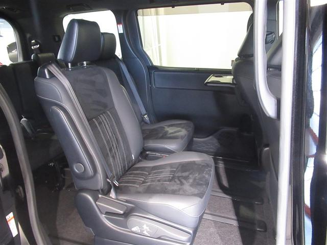 エスクァイア Gi プレミアムパッケージ 衝突被害軽減システム メモリーナビ フルセグ バックカメラ ETC CD ミュージックプレイヤー接続可 DVD再生 オートクルーズコントロール LEDヘッドランプ 両側電動スライド 乗車定員7人(15枚目)