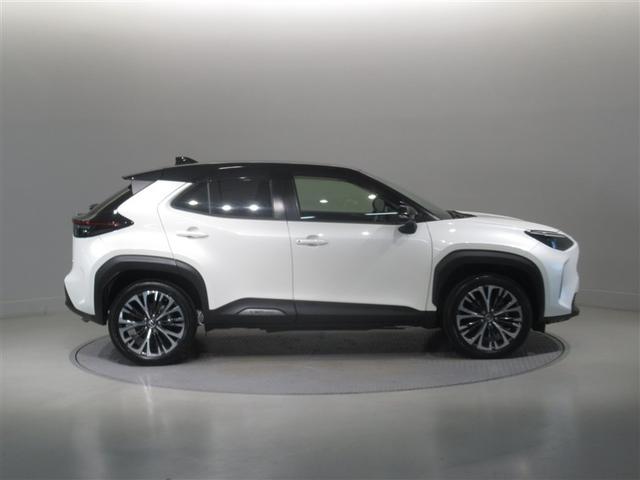 ヤリスクロス ハイブリッドＺ　衝突被害軽減システム　フルセグ　バックカメラ　ＥＴＣ　ミュージックプレイヤー接続可　電動シート　オートクルーズコントロール　ＬＥＤヘッドランプ　スマートキー　キーレス　ハイブリッド　ワンオーナー（7枚目）