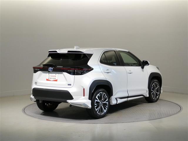 ヤリスクロス ハイブリッドＺ　衝突被害軽減システム　メモリーナビ　バックカメラ　ＥＴＣ　ミュージックプレイヤー接続可　電動シート　オートクルーズコントロール　ＬＥＤヘッドランプ　スマートキー　キーレス　ハイブリッド　ワンオーナー（6枚目）