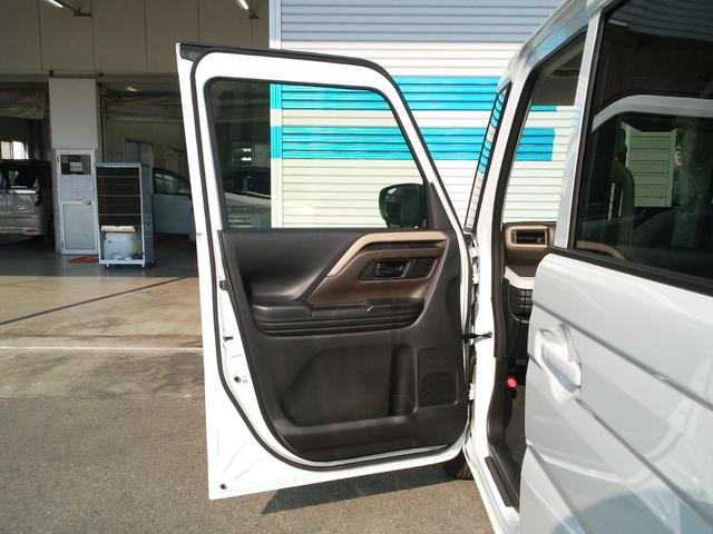 スペーシア ハイブリッドＸ　届出済未使用車　被害軽減ブレーキ　両側電動スライドドア　運転席／助手席シートヒーター　ロールサンシェード　スリムサーキュレーター　ＵＳＢ電源ソケット　マルチュースフラップ　後席センターアームレスト（46枚目）