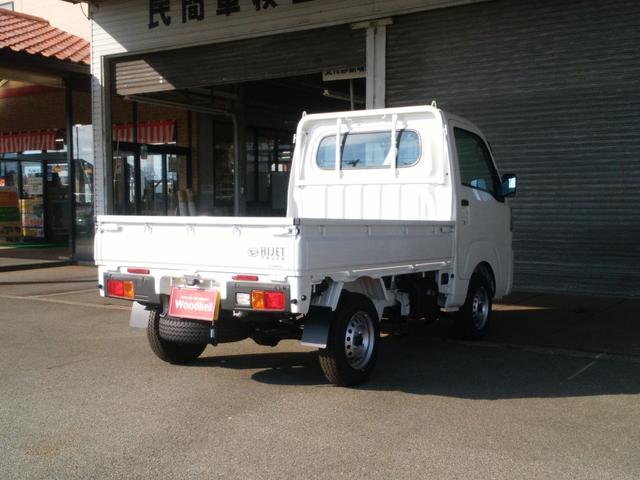 ハイゼットトラック スタンダード　届出済未使用車　被害軽減ブレーキ　４ＷＤ車　ラジオ　マニュアルエアコン　コーナーセンサー　ハロゲンヘッドライト　スーパーＵＶカットガラス（フロントガラス）　パワステ　板キー（6枚目）