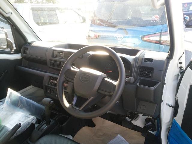 ハイゼットトラック スタンダード　届出済未使用車　被害軽減ブレーキ　４ＷＤ車　ラジオ　マニュアルエアコン　コーナーセンサー　ハロゲンヘッドライト　スーパーＵＶカットガラス（フロントガラス）　パワステ　板キー（10枚目）