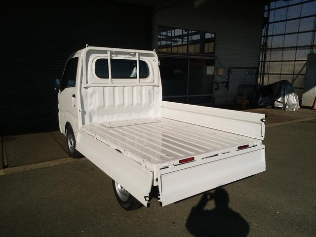 ハイゼットトラック スタンダード　届出済未使用車　被害軽減ブレーキ　４ＷＤ車　ラジオ　マニュアルエアコン　コーナーセンサー　ハロゲンヘッドライト　スーパーＵＶカットガラス（フロントガラス）　パワステ　板キー（28枚目）