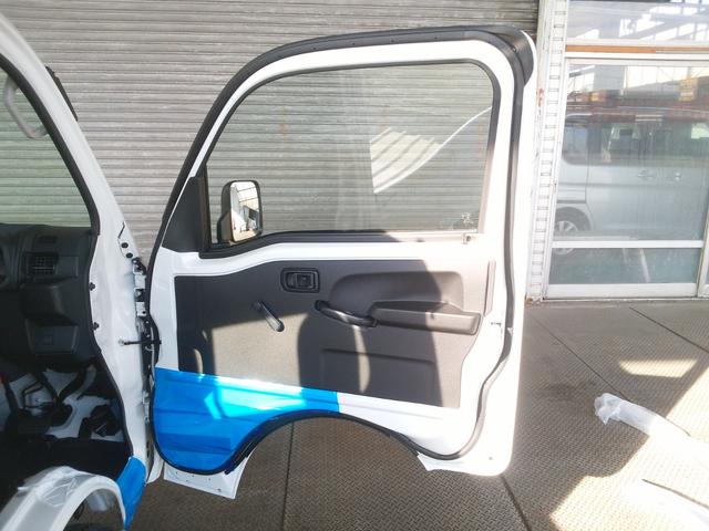 ハイゼットトラック スタンダード　届出済未使用車　被害軽減ブレーキ　４ＷＤ車　ラジオ　マニュアルエアコン　コーナーセンサー　ハロゲンヘッドライト　スーパーＵＶカットガラス（フロントガラス）　パワステ　板キー（31枚目）