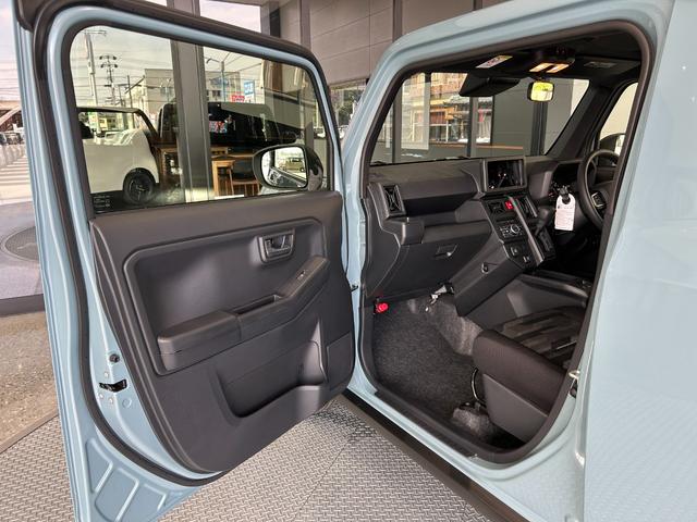 タフト Ｘ　届出済未使用　メーカー保証付　被害軽減ブレーキ　電動パーキングブレーキ　プッシュボタンスタート　スカイフィールトップ　キーフリーシステム　オートブレーキホールド機能　バックカメラ　ＵＳＢソケット（45枚目）
