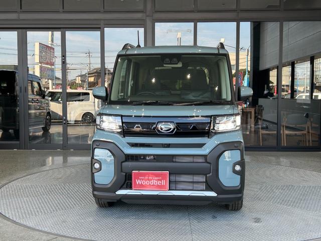 タント ファンクロス　届出済未使用車　メーカー保証付　パノラマモニター　被害軽減ブレーキ　両側パワースライドドア　ＬＥＤヘッドライト　ＬＥＤフォグランプ　３６０°スーパーＵＶ＆ＩＲカットガラス　シートヒーター（3枚目）