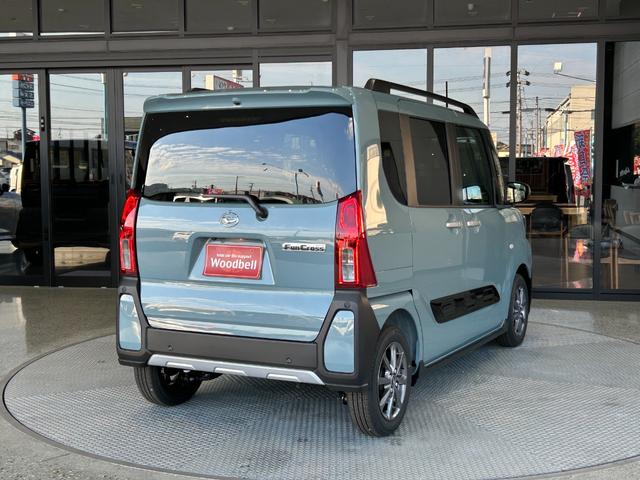 タント ファンクロス　届出済未使用車　メーカー保証付　パノラマモニター　被害軽減ブレーキ　両側パワースライドドア　ＬＥＤヘッドライト　ＬＥＤフォグランプ　３６０°スーパーＵＶ＆ＩＲカットガラス　シートヒーター（6枚目）