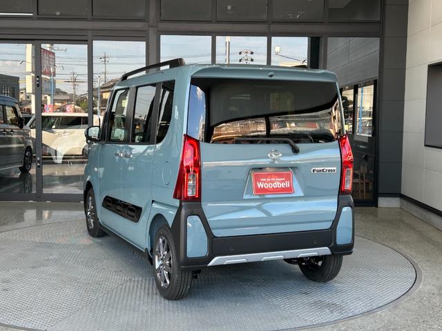 タント ファンクロス　届出済未使用車　メーカー保証付　パノラマモニター　被害軽減ブレーキ　両側パワースライドドア　ＬＥＤヘッドライト　ＬＥＤフォグランプ　３６０°スーパーＵＶ＆ＩＲカットガラス　シートヒーター（8枚目）