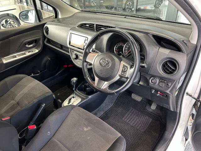 ヴィッツ Ｕ　車検整備２年付　ＧＯＯ鑑定車　ＧＯＯ保証１年付　スマートキー　プッシュスタート　カーナビ　バックカメラ　ＥＴＣ（24枚目）