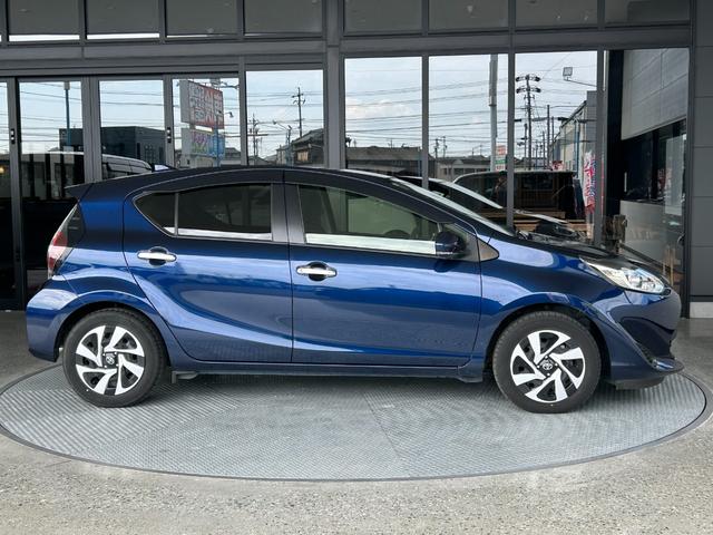 アクア Ｓスタイルブラック　車検整備２年付　ＧＯＯ鑑定車　ＧＯＯ保証１年付　カーナビ　ＥＴＣ　パノラマモニター　プッシュスタート　オートライト　被害軽減ブレーキ　スペアタイヤ（5枚目）