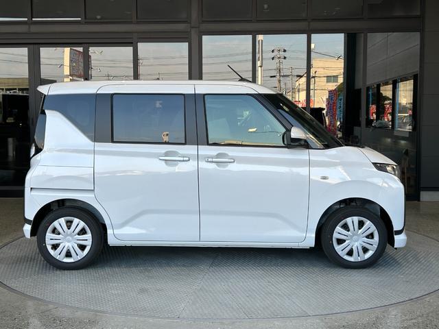 ムーヴ Ｘ　届出済未使用車　メーカー保証付　パノラマモニター　助手席側パワースライドドア　ＬＥＤヘッドライト　オートライト　被害軽減ブレーキ　スマートキー　プッシュスタート（5枚目）