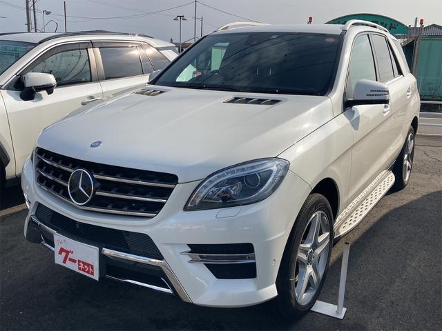 ＭＬ３５０ブルーテック４マチックＡＭＧスポーツパック　４ＷＤ　全周囲カメラ　クリアランスソナー　オートクルーズコントロール　パワーシート　ナビ　ＴＶ　オートライト　ＨＩＤ　電動リアゲート　アルミホイール　スマートキー　電動格納ミラー　シートヒーター(2枚目)