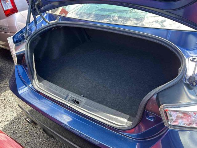８６ ＧＴ　ＥＴＣ　バックカメラ　アルパインフルセグナビ　クリアランスソナー　ＭＴ　オートライト　スマートキー　電動格納ミラー　アルミホイール　盗難防止システム　衝突安全ボディ　ＡＢＳ　ＥＳＣ　ＣＤ　ＤＶＤ再生（19枚目）