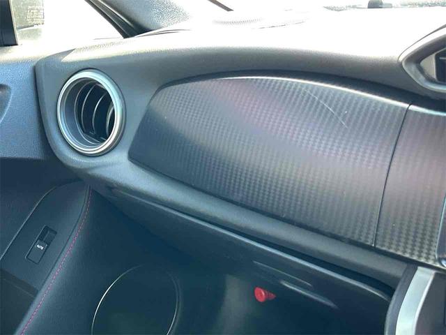 ８６ ＧＴ　ＥＴＣ　バックカメラ　アルパインフルセグナビ　クリアランスソナー　ＭＴ　オートライト　スマートキー　電動格納ミラー　アルミホイール　盗難防止システム　衝突安全ボディ　ＡＢＳ　ＥＳＣ　ＣＤ　ＤＶＤ再生（31枚目）