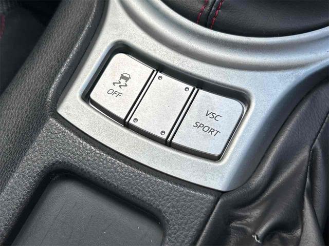 ８６ ＧＴ　ＥＴＣ　バックカメラ　アルパインフルセグナビ　クリアランスソナー　ＭＴ　オートライト　スマートキー　電動格納ミラー　アルミホイール　盗難防止システム　衝突安全ボディ　ＡＢＳ　ＥＳＣ　ＣＤ　ＤＶＤ再生（36枚目）