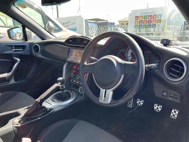 ８６ ＧＴ　ＥＴＣ　バックカメラ　アルパインフルセグナビ　クリアランスソナー　ＭＴ　オートライト　スマートキー　電動格納ミラー　アルミホイール　盗難防止システム　衝突安全ボディ　ＡＢＳ　ＥＳＣ　ＣＤ　ＤＶＤ再生（43枚目）