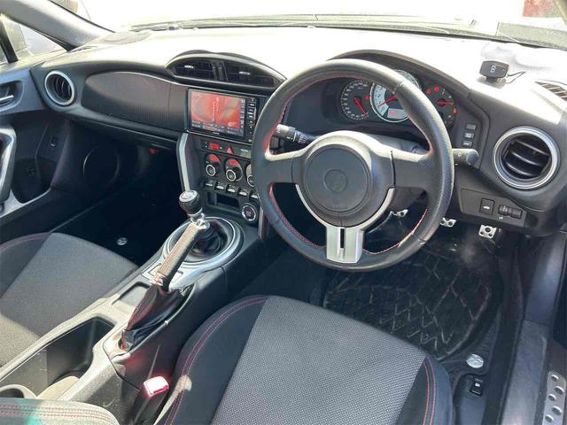 ８６ ＧＴ　ＥＴＣ　バックカメラ　アルパインフルセグナビ　クリアランスソナー　ＭＴ　オートライト　スマートキー　電動格納ミラー　アルミホイール　盗難防止システム　衝突安全ボディ　ＡＢＳ　ＥＳＣ　ＣＤ　ＤＶＤ再生（44枚目）
