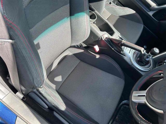 ８６ ＧＴ　ＥＴＣ　バックカメラ　アルパインフルセグナビ　クリアランスソナー　ＭＴ　オートライト　スマートキー　電動格納ミラー　アルミホイール　盗難防止システム　衝突安全ボディ　ＡＢＳ　ＥＳＣ　ＣＤ　ＤＶＤ再生（46枚目）
