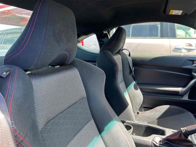 ８６ ＧＴ　ＥＴＣ　バックカメラ　アルパインフルセグナビ　クリアランスソナー　ＭＴ　オートライト　スマートキー　電動格納ミラー　アルミホイール　盗難防止システム　衝突安全ボディ　ＡＢＳ　ＥＳＣ　ＣＤ　ＤＶＤ再生（47枚目）