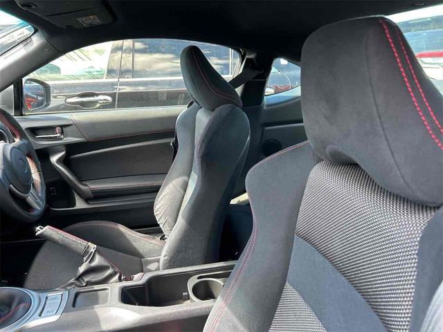 ８６ ＧＴ　ＥＴＣ　バックカメラ　アルパインフルセグナビ　クリアランスソナー　ＭＴ　オートライト　スマートキー　電動格納ミラー　アルミホイール　盗難防止システム　衝突安全ボディ　ＡＢＳ　ＥＳＣ　ＣＤ　ＤＶＤ再生（53枚目）