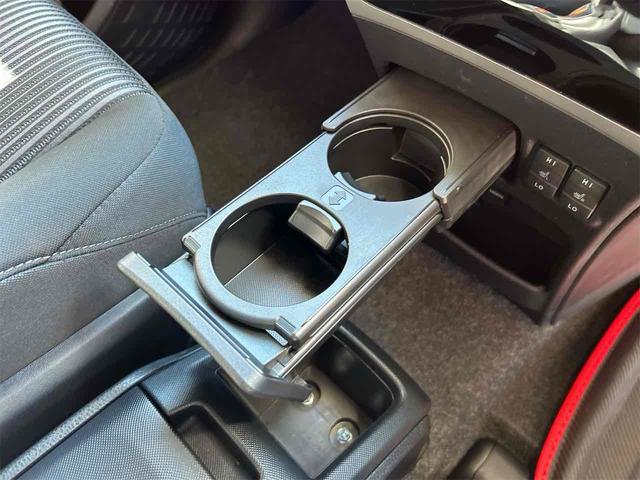 ヴォクシー ハイブリッドZS 煌 ドライブレコーダー ETC バックカメラ フルセグナビ オートクルーズコントロール レーンアシスト 両側電動スライドドア オートマチックハイビーム オートライト LEDヘッドランプ(56枚目)