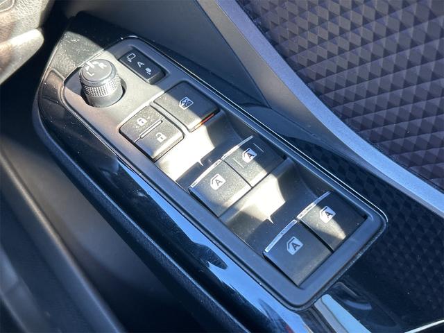 Ｃ－ＨＲ Ｇ　ＥＴＣ　バックカメラ　クリアランスソナー　オートクルーズコントロール　レーンアシスト　衝突被害軽減システム　純正フルセグナビ　オートマチックハイビーム　オートライト　アルミホイール　スマートキー（53枚目）