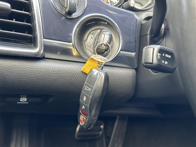 �W�������́u�L�[���X�v�B�L�[���������Ă���΁A�h�A�̊J�����{�����y�X�s���܂��I