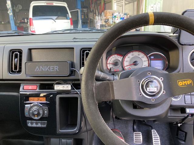 アルトワークス ベースグレード　ＥＴＣ　ＨＩＤ　スマートキー　ＭＴ　盗難防止システム　ＡＢＳ　ＥＳＣ　アルミホイール　衝突安全ボディ　エアコン　パワーステアリング（3枚目）