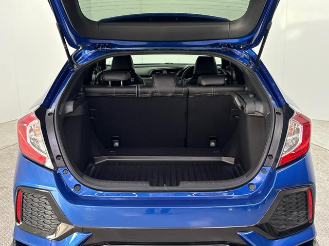 シビック ハッチバックホンダセンシング　純正メモリーナビ　リアカメラ　地デジチューナー　ミュージックラック　Ｂｌｕｅｔｏｏｔｈ対応左右　左右シートヒーター　ＥＴＣ　サイドカーテンエアバッグ　アイドリングストップ　電子パーキングブレーキ（9枚目）