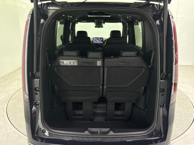 ステップワゴン ｅ：ＨＥＶスパーダ　当社デモカー　セカンドシートオットマン　純正大型フリップダウンモニター　純正メモリーナビ　全周囲カメラ　左右電動スライドドア　電動リアゲート　　左右シートヒーター（15枚目）