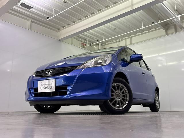 フィット Ｇ　ＡＭＦＭチューナー付ＣＤプレーヤー　ＵＳＢ接続ジャック　ビデオインプットジャック　運転席助手席エアバッグ　キーレスキー　社外アルミホイール　走行６５，８７７キロ（2枚目）