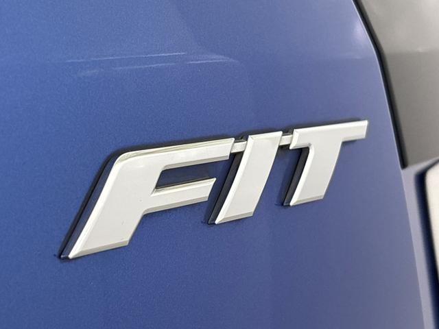 フィット Ｇ　ＡＭＦＭチューナー付ＣＤプレーヤー　ＵＳＢ接続ジャック　ビデオインプットジャック　運転席助手席エアバッグ　キーレスキー　社外アルミホイール　走行６５，８７７キロ（10枚目）