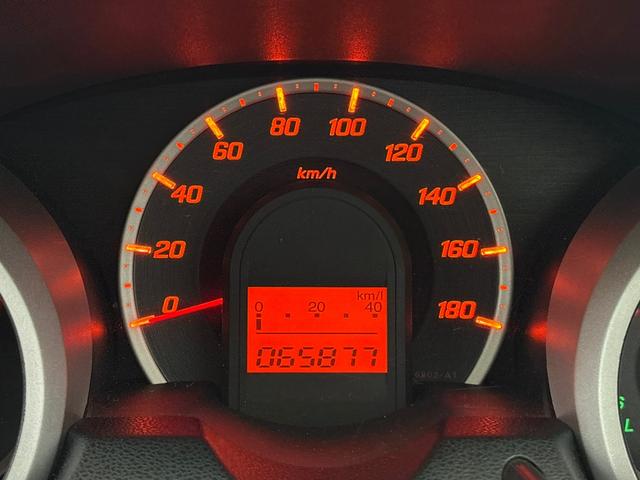 フィット Ｇ　ＡＭＦＭチューナー付ＣＤプレーヤー　ＵＳＢ接続ジャック　ビデオインプットジャック　運転席助手席エアバッグ　キーレスキー　社外アルミホイール　走行６５，８７７キロ（14枚目）