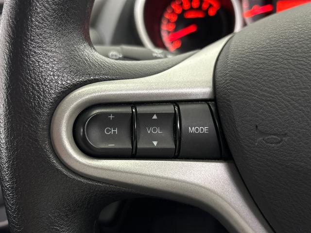 フィット Ｇ　ＡＭＦＭチューナー付ＣＤプレーヤー　ＵＳＢ接続ジャック　ビデオインプットジャック　運転席助手席エアバッグ　キーレスキー　社外アルミホイール　走行６５，８７７キロ（24枚目）