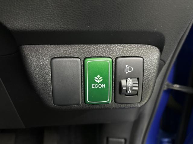 フィット Ｇ　ＡＭＦＭチューナー付ＣＤプレーヤー　ＵＳＢ接続ジャック　ビデオインプットジャック　運転席助手席エアバッグ　キーレスキー　社外アルミホイール　走行６５，８７７キロ（26枚目）