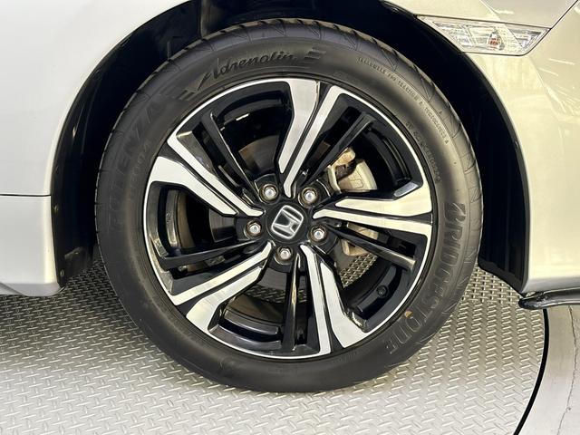 シビック セダン ホンダセンシング搭載車 純正メモリーナビ バックモニター LEDヘッドライト 渋滞追従機能装備 レザーインテリア 電動シート アダプティブクルーズコントロール(10枚目)