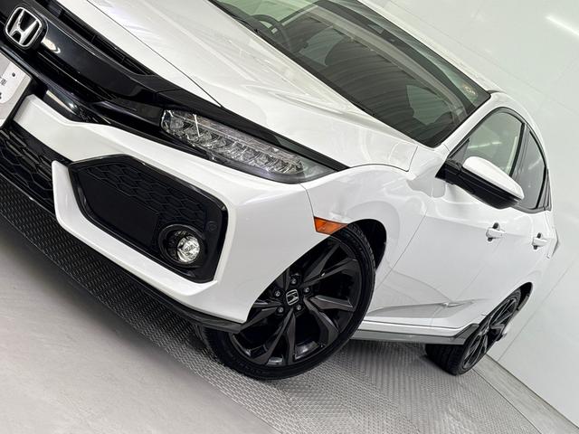 シビック ハッチバックホンダセンシング 6速マニュアルシフト 純正メモリーナビ バックモニター 地デジチューナー ミュージックラック Bluetooth対応 LEDヘッドライト 純正アルミホイール(3枚目)