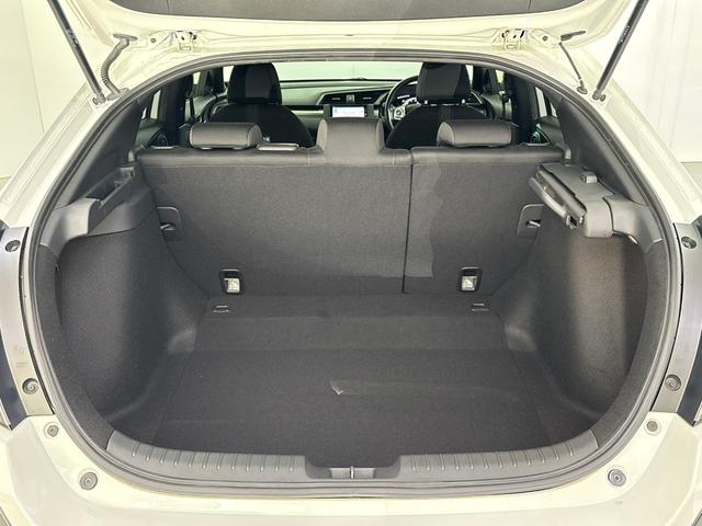 シビック ハッチバックホンダセンシング 6速マニュアルシフト 純正メモリーナビ バックモニター 地デジチューナー ミュージックラック Bluetooth対応 LEDヘッドライト 純正アルミホイール(31枚目)