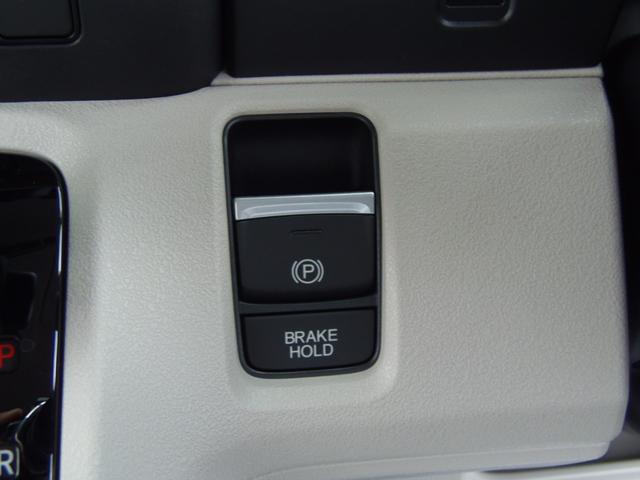 N-BOX ベースグレード 届出済未使用車 ホンダセンシング搭載車 オーディオレス仕様 フロント左右シートヒーター LEDヘッドライト サイドエアバッグ 緊急通報装置 タイプC充電ジャック(17枚目)