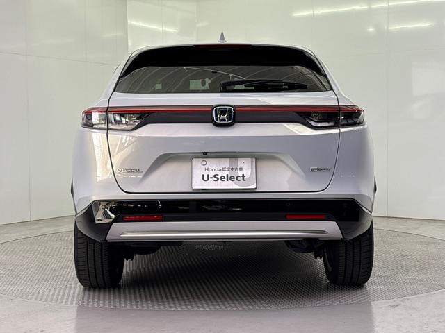 ヴェゼル ｅ：ＨＥＶＺ　純正メモリーナビ　地デジチューナー　ミュージックラック　Ｂｌｕｅｔｏｏｔｈ対応　ワイヤレス充電器　バックモニター　電動リアゲート　純正ドライブレコーダー（7枚目）