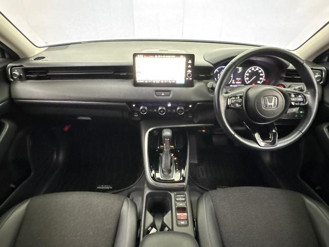 ヴェゼル ｅ：ＨＥＶＺ　純正メモリーナビ　地デジチューナー　ミュージックラック　Ｂｌｕｅｔｏｏｔｈ対応　ワイヤレス充電器　バックモニター　電動リアゲート　純正ドライブレコーダー（13枚目）