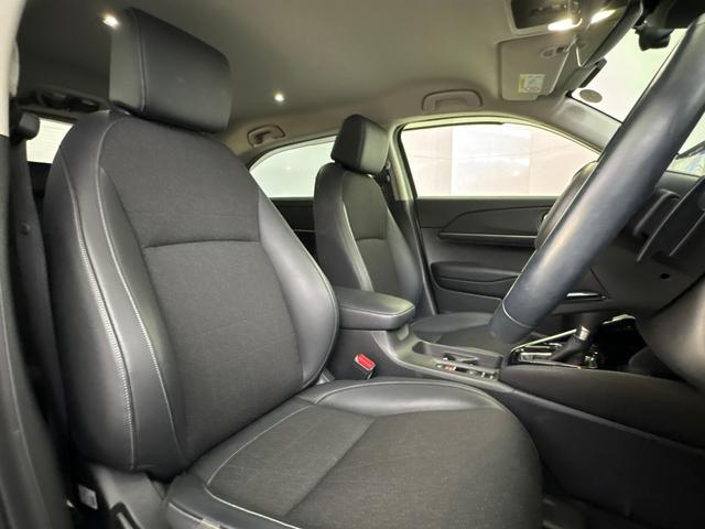 ヴェゼル ｅ：ＨＥＶＺ　純正メモリーナビ　地デジチューナー　ミュージックラック　Ｂｌｕｅｔｏｏｔｈ対応　ワイヤレス充電器　バックモニター　電動リアゲート　純正ドライブレコーダー（18枚目）