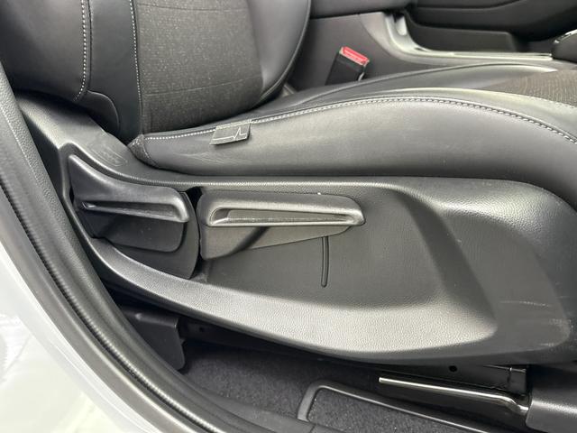 ヴェゼル ｅ：ＨＥＶＺ　純正メモリーナビ　地デジチューナー　ミュージックラック　Ｂｌｕｅｔｏｏｔｈ対応　ワイヤレス充電器　バックモニター　電動リアゲート　純正ドライブレコーダー（19枚目）