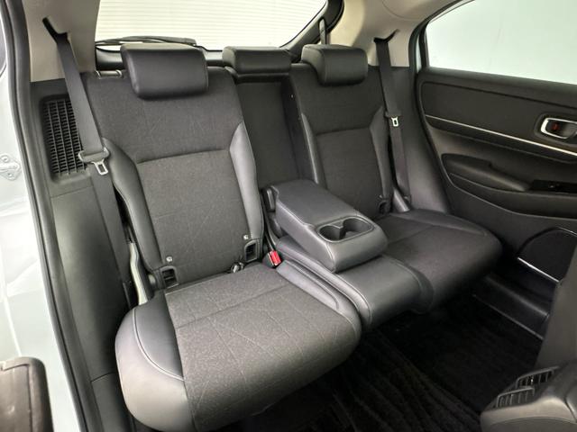 ヴェゼル ｅ：ＨＥＶＺ　純正メモリーナビ　地デジチューナー　ミュージックラック　Ｂｌｕｅｔｏｏｔｈ対応　ワイヤレス充電器　バックモニター　電動リアゲート　純正ドライブレコーダー（20枚目）